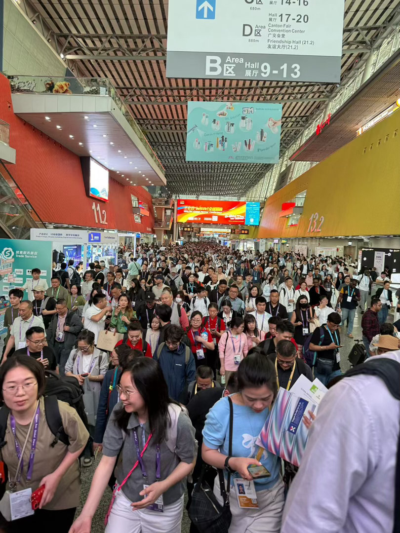 冰火两重天。五一假期哪哪都是人。可我所在的广交会文具馆人好少啊。来的客户亚非拉居