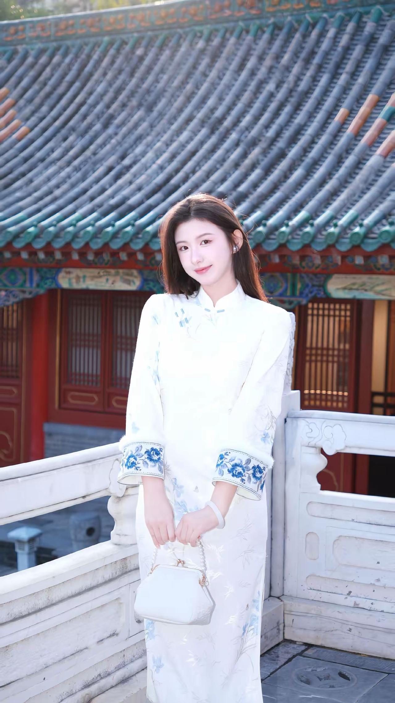 国风穿搭，端庄大气优雅，秋冬季节的搭配旗袍