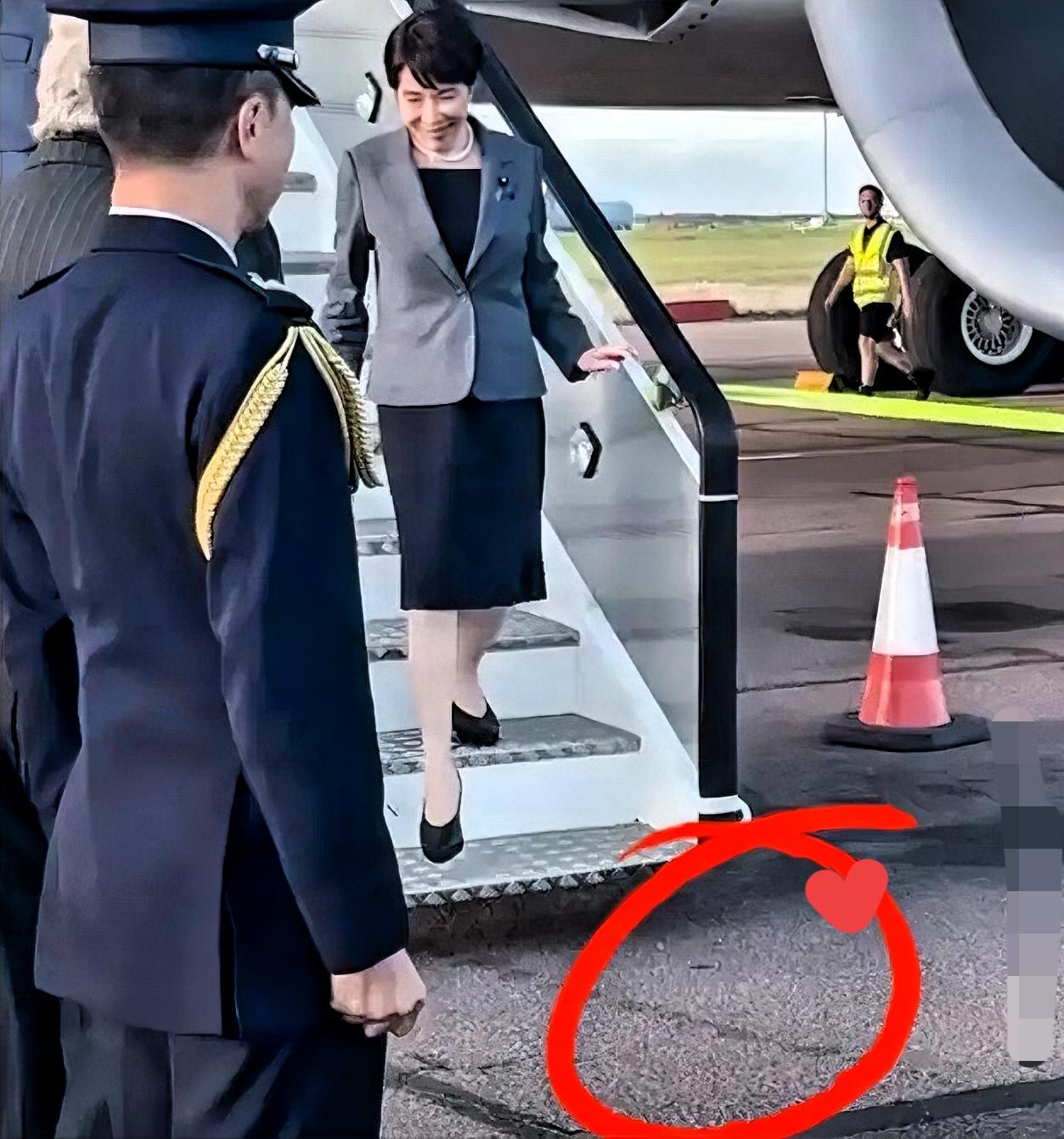 降级接待，日本很寒心
6月13日，日本首相高市早苗满怀期待地抵达英国，但没想到迎