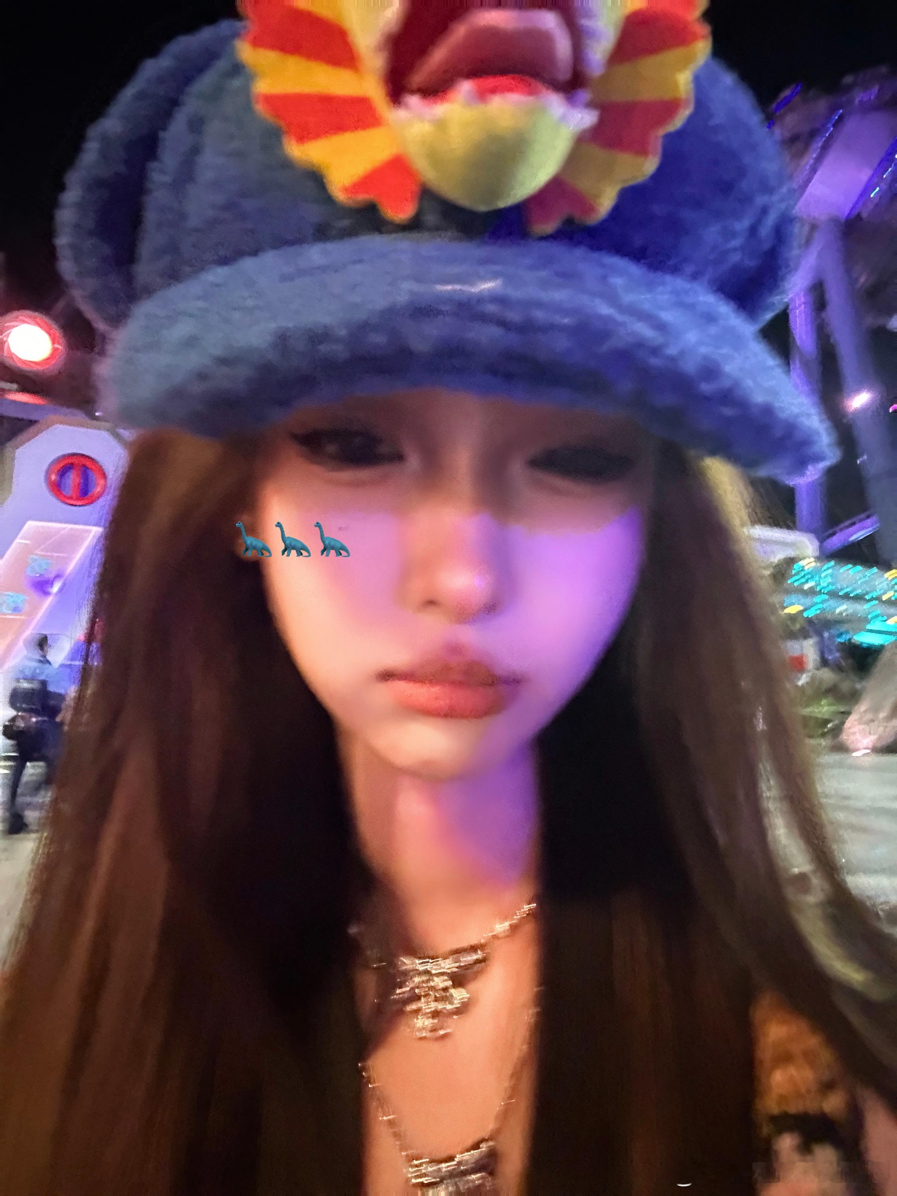 这一月手机里除了工作毛也没有呢每天两眼一睁就是上班 拍完款就p图码字上新 如图美