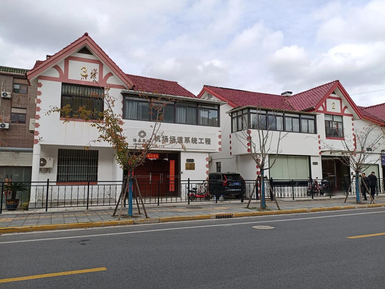 昨天才从上到下，从里到外，从头到脚洗了一遍。
因为昨天从外地回来，在外面几天时间