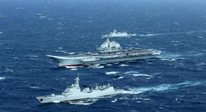 25国大军逼近！特朗普下死手，日军越界1000人，解放军双语下通牒，威慑力十足。