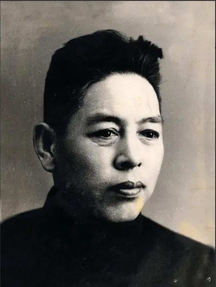 1932年，陈玉仁叛变，供出了潜伏在敌人内部的地下党员王世英，王世英察觉到异常后