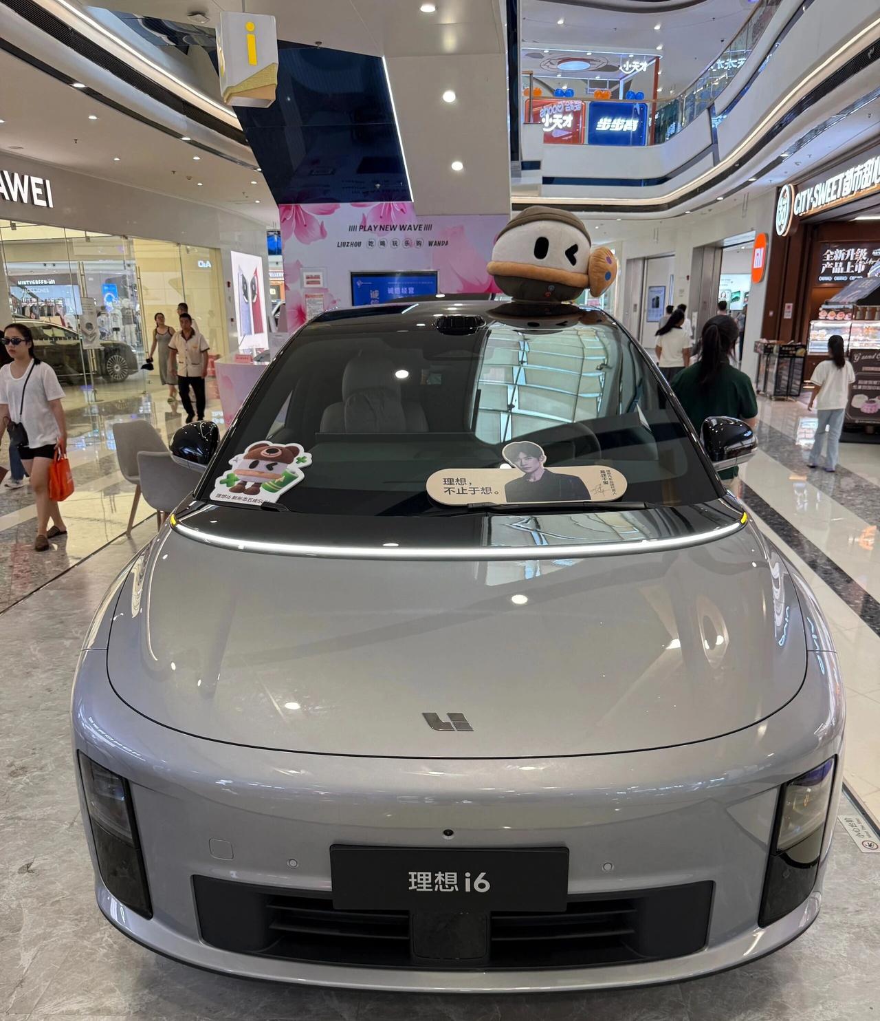 理想、舒适的家用SUV，理想i6实拍和体验✅i6是理想第三款纯电车，到店实拍、体