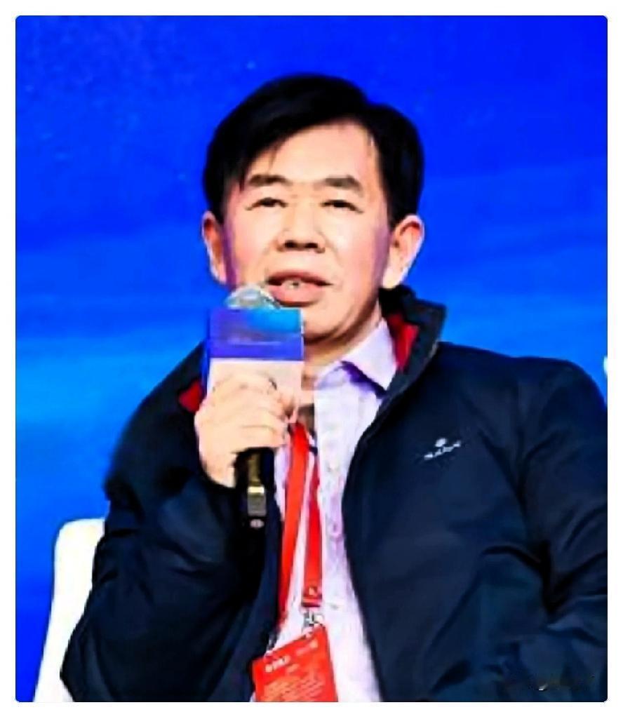 军事专家戴旭2月17日发表观点：我觉得现在我们在航母、五代机、高超音速导弹等方面