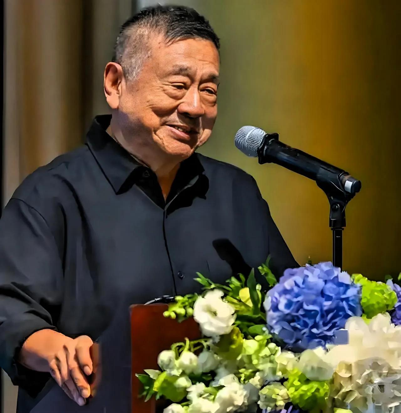 施南生的追思会上，第一个上台发言的人，是她大哥施苏拯。
这个名字，对于很多影迷来