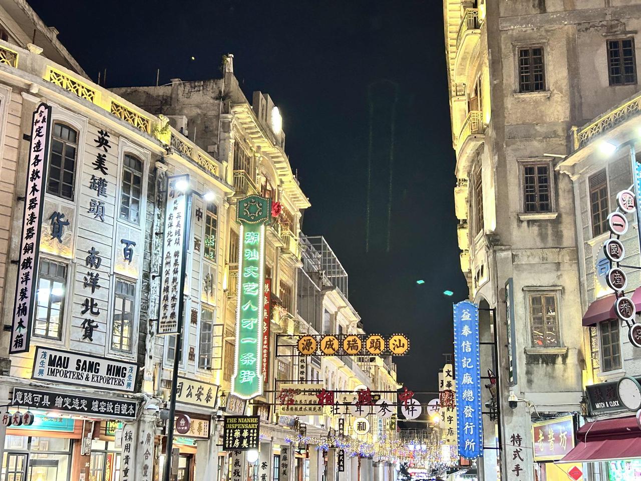 昨天去汕头小公园玩，
一个字“累”。
都是老房子，政府收拾装修后，
不得不说真的