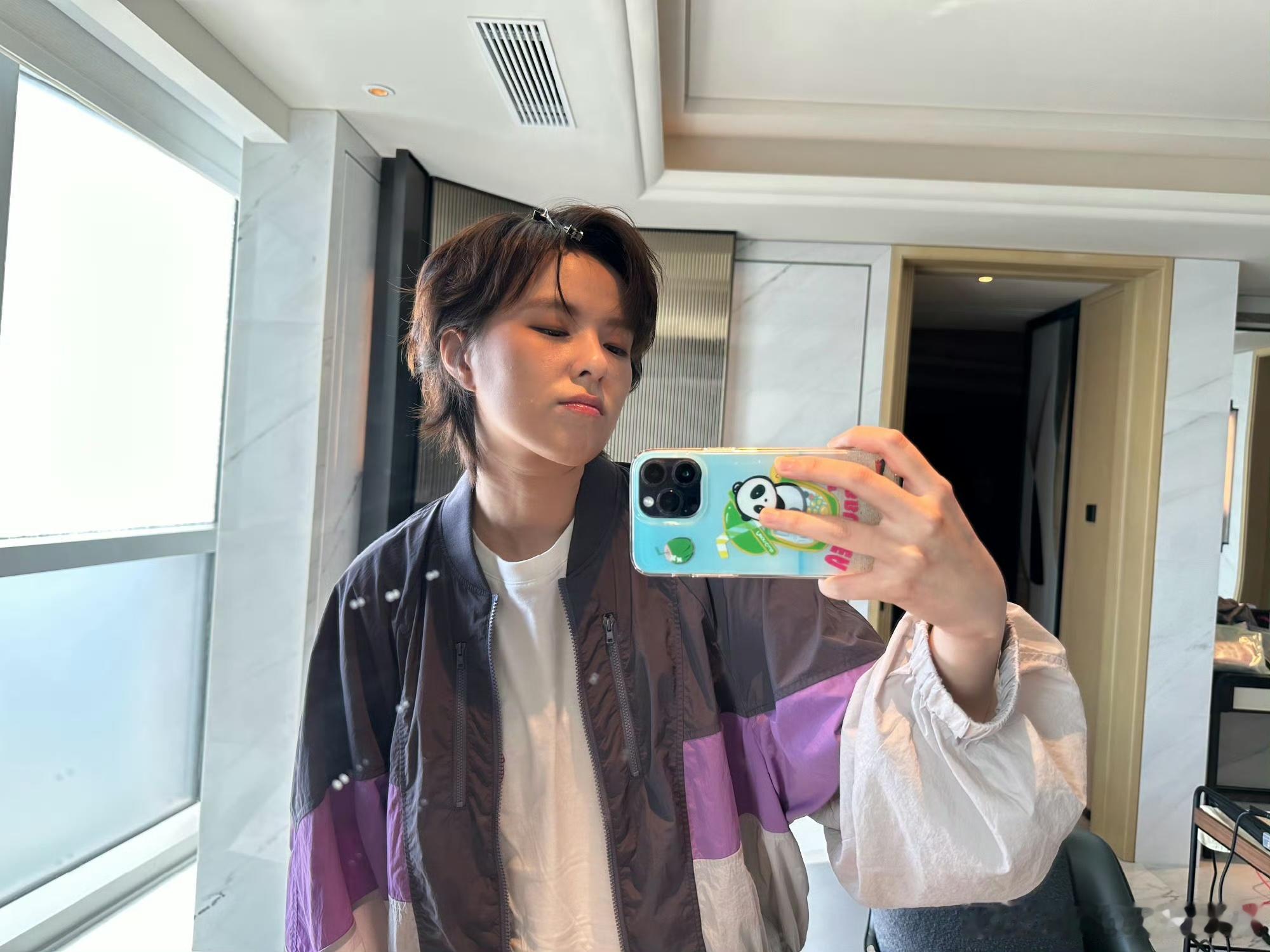 #杨芸晴搞怪自拍# 十八宫格！！！看不完根本看不完🥰自拍搞怪可爱 申请第二波第