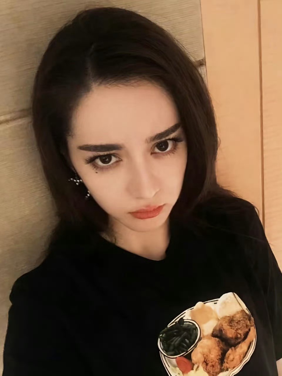 张凌赫田曦薇迪丽热巴等都曾被敲诈买卖同罪，期待迪丽热巴七月电影女足吧！ 