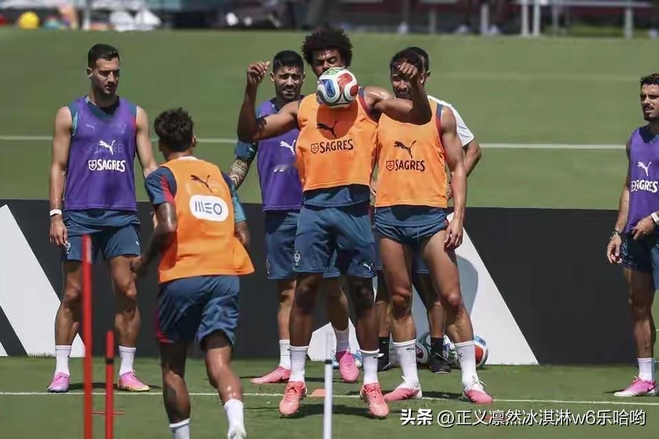 小孔塞桑称没义务给C罗传球这事儿，可太有看头了。在2026年世界杯小组赛首轮，葡