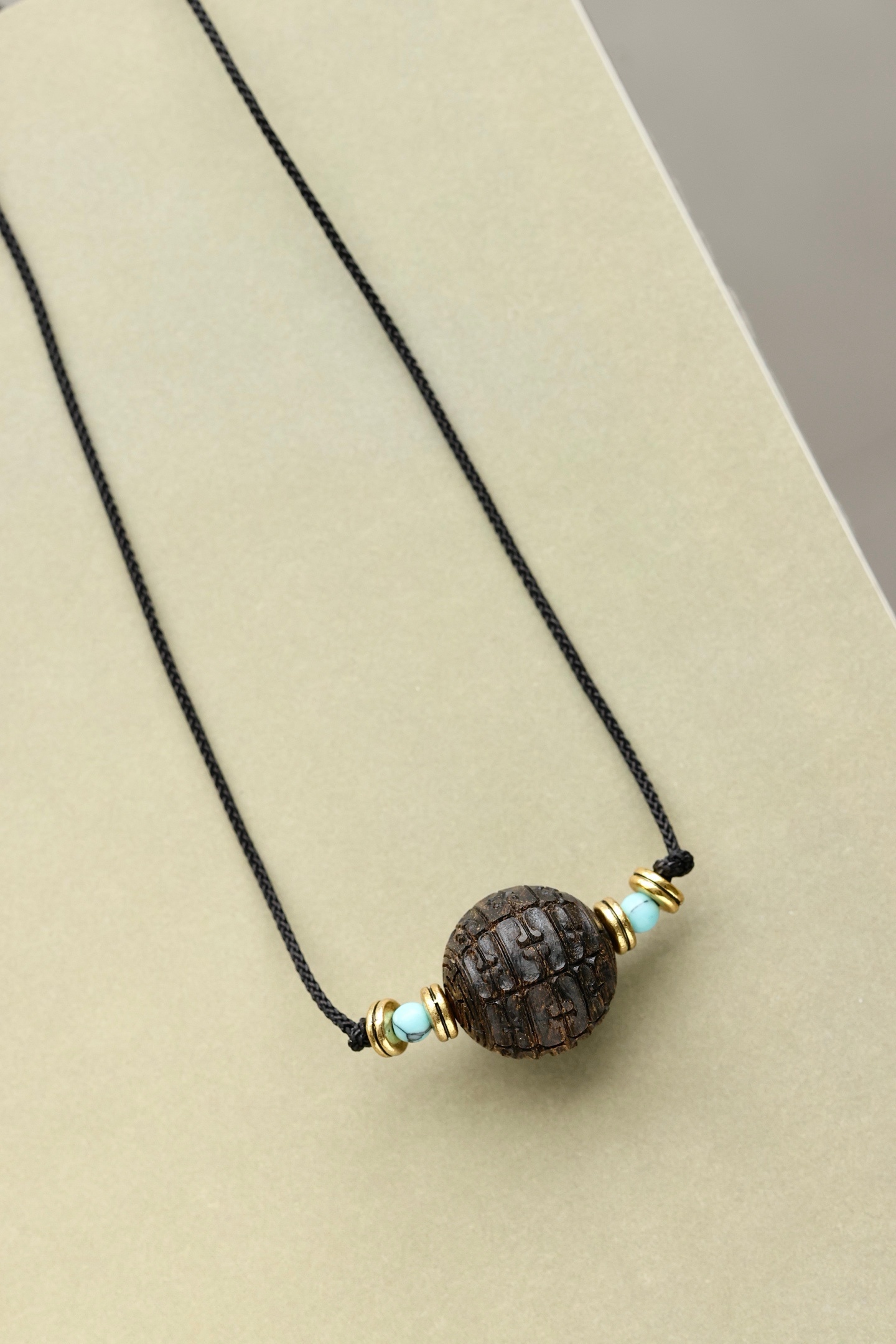 文莱沉香 | 吉祥纹 18mm项链沉水，蜜香高级淡雅，雕刻吉祥纹精美立体，气韵古