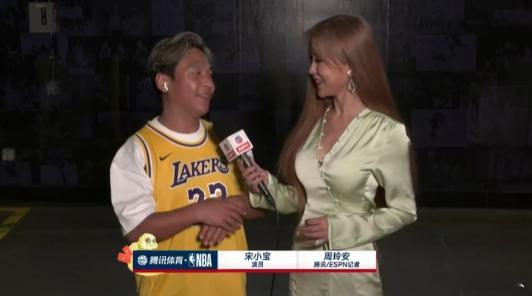 宋小宝说自己最喜欢的球员是詹姆斯  次元壁破裂！宋小宝惊现NBA现场，23号球衣