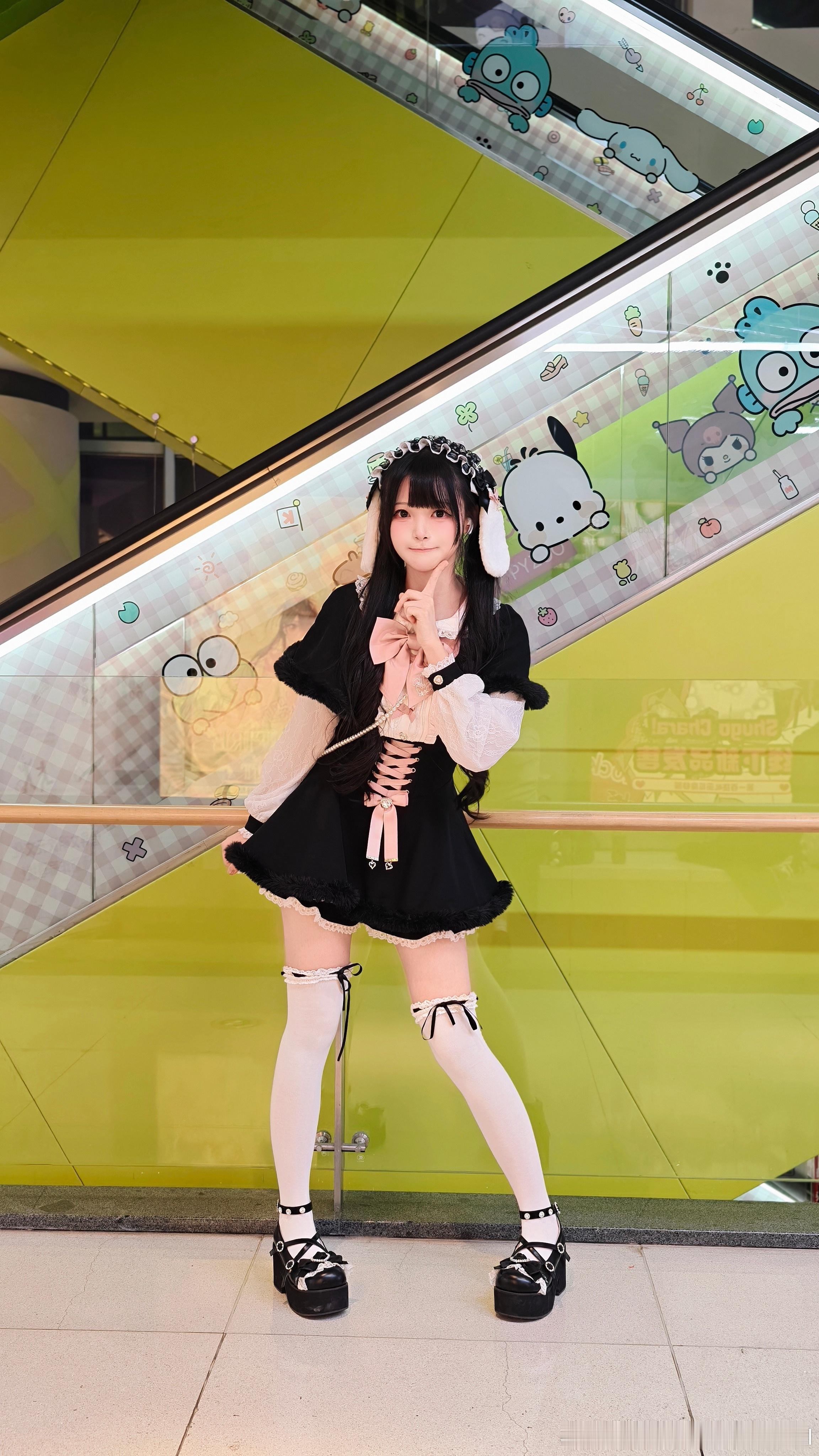 拍摄这个照片特别有趣，找的路人小姐姐给我拍的。我先说了一通，然后小姐姐：韩语。我