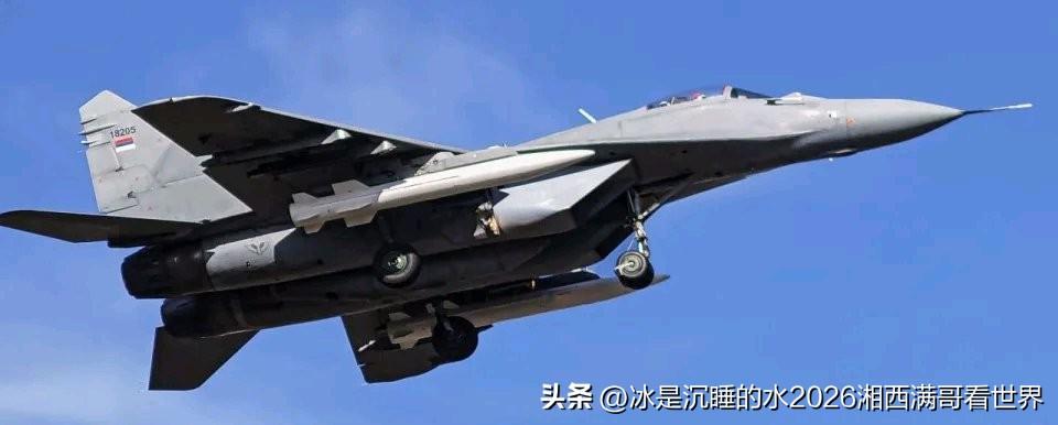 近日，塞尔维亚空军展示了经过现代化升级改进的米格-29SM“支点”前线战斗机挂载