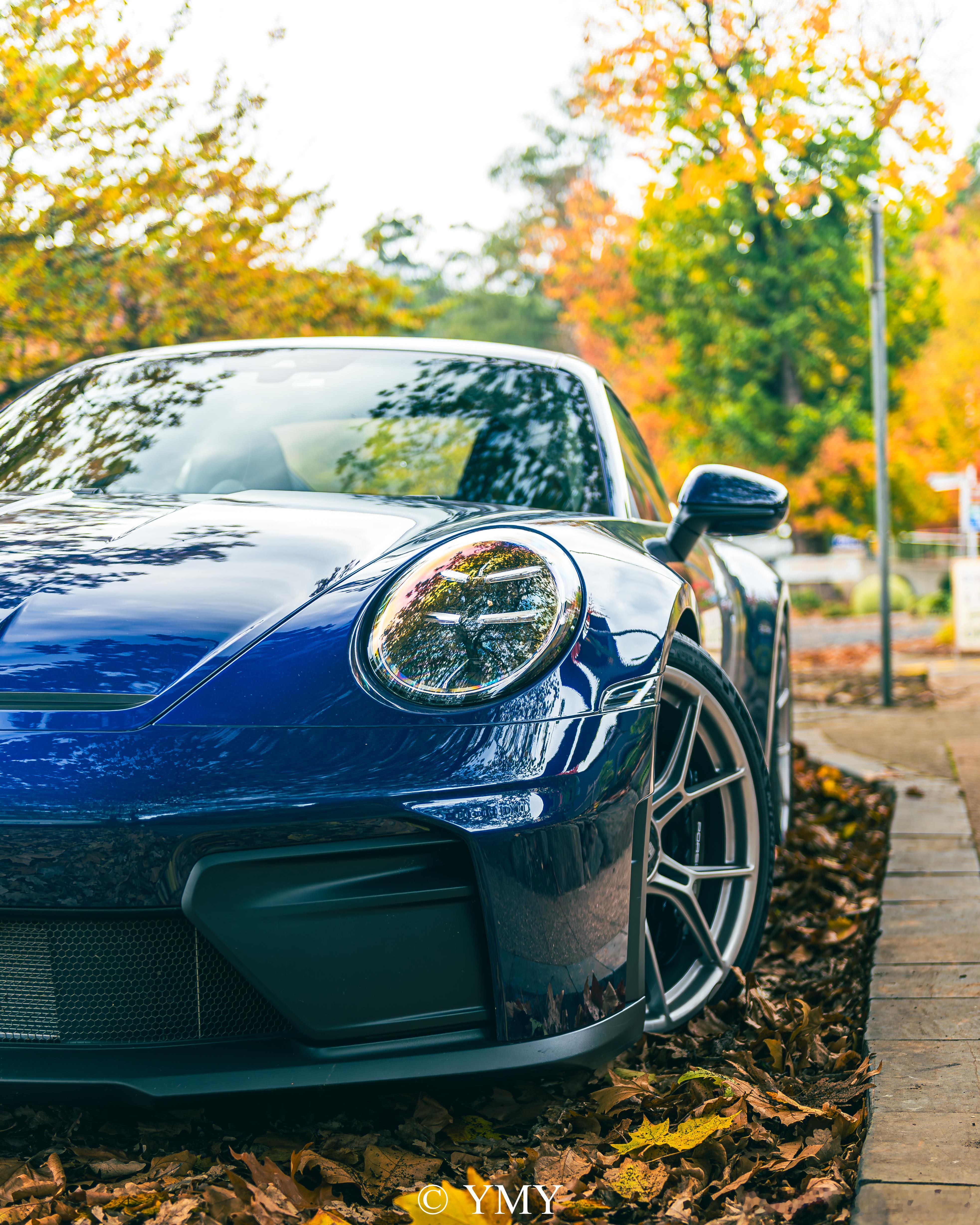 Gentian Blue 992.2 GT3 Touring，看枫叶的路上第一次
