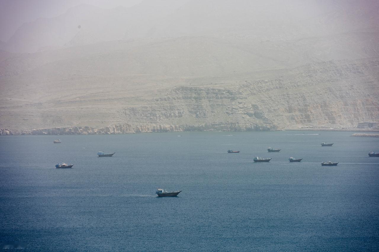 伊朗反制美国了！
4月17日，伊朗外长阿拉格齐公开宣布：“根据黎巴嫩的停火协议，