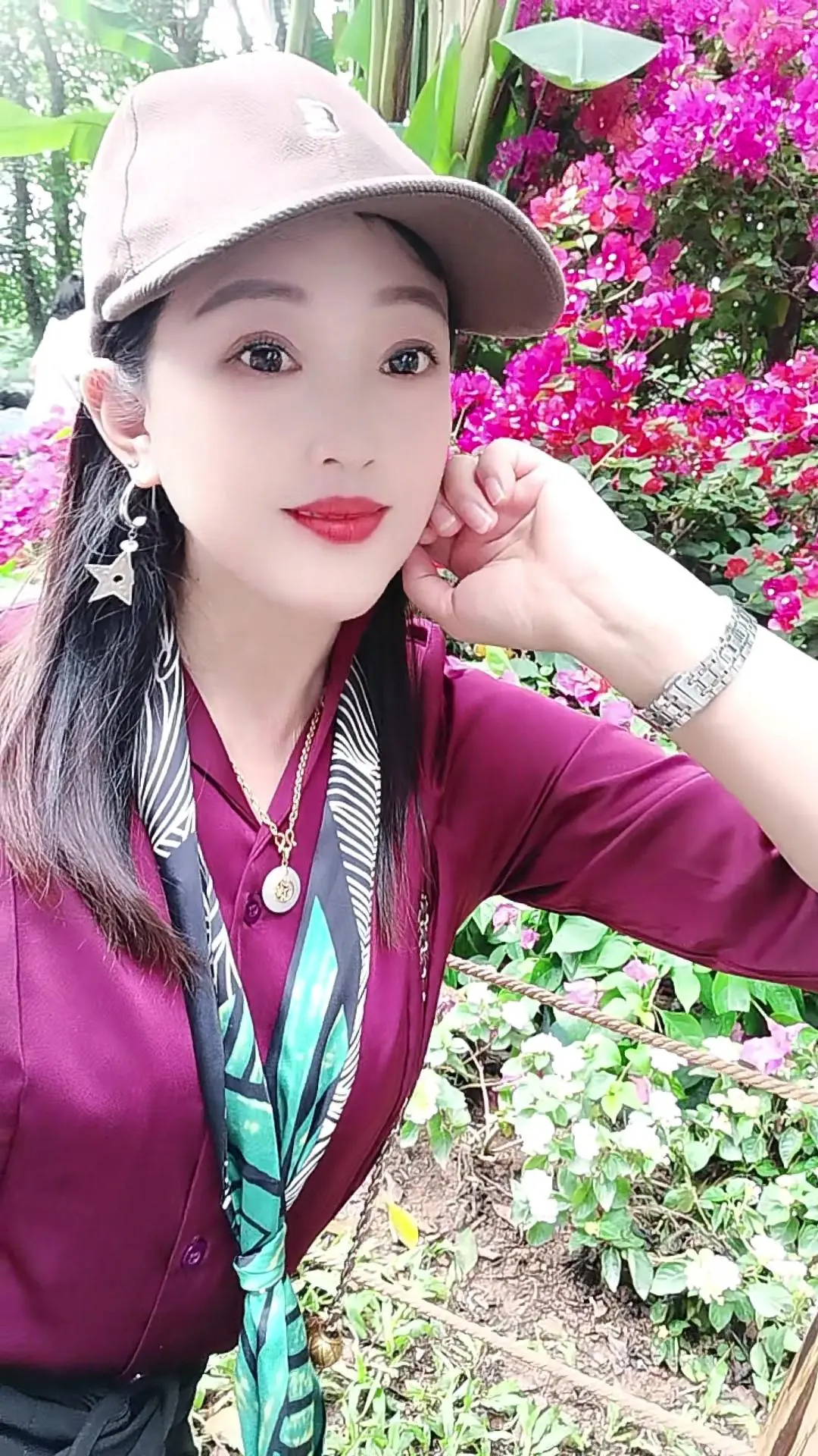 《端起酒杯我想起了》美酒不醉人自醉，该吃吃该喝喝，有事儿别往心里搁……...