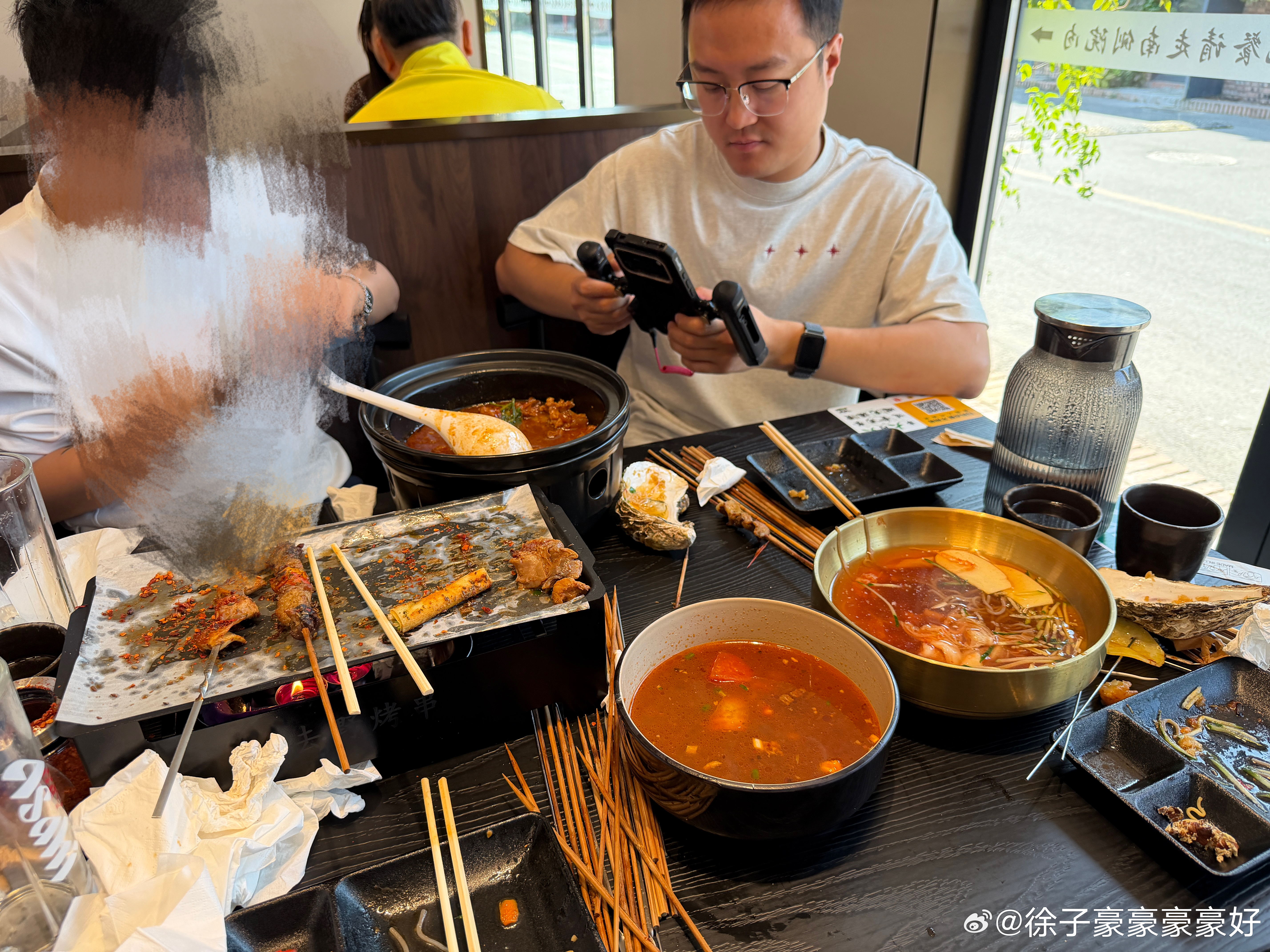 去野烤串锐评完了，基本上点了一本，能点的全点了……拍了个视频，行，能吃一气！接下