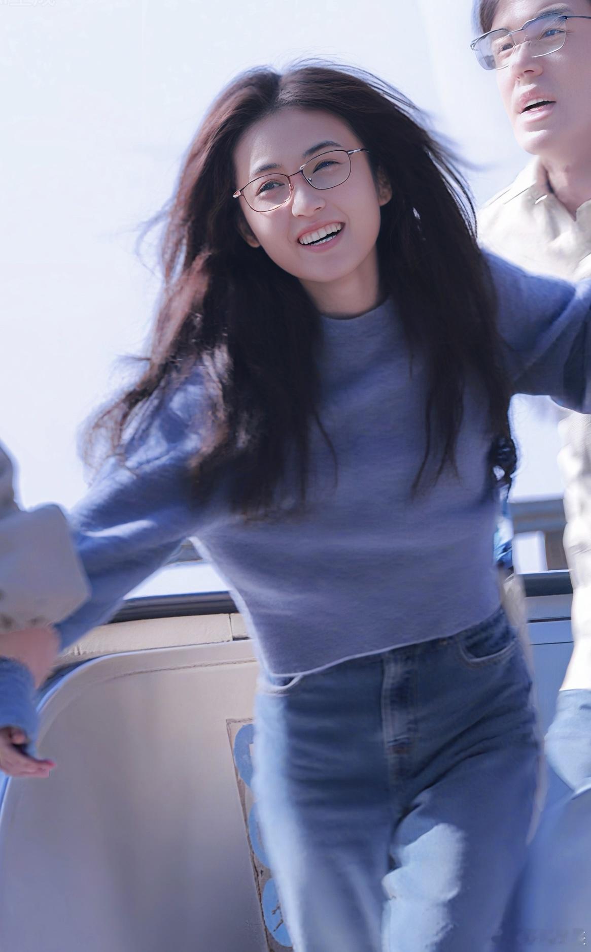 我追的末世小说有脸了 《我们生活在南京》里，张子枫给足末世安全感，马嘉祺白天冲刺