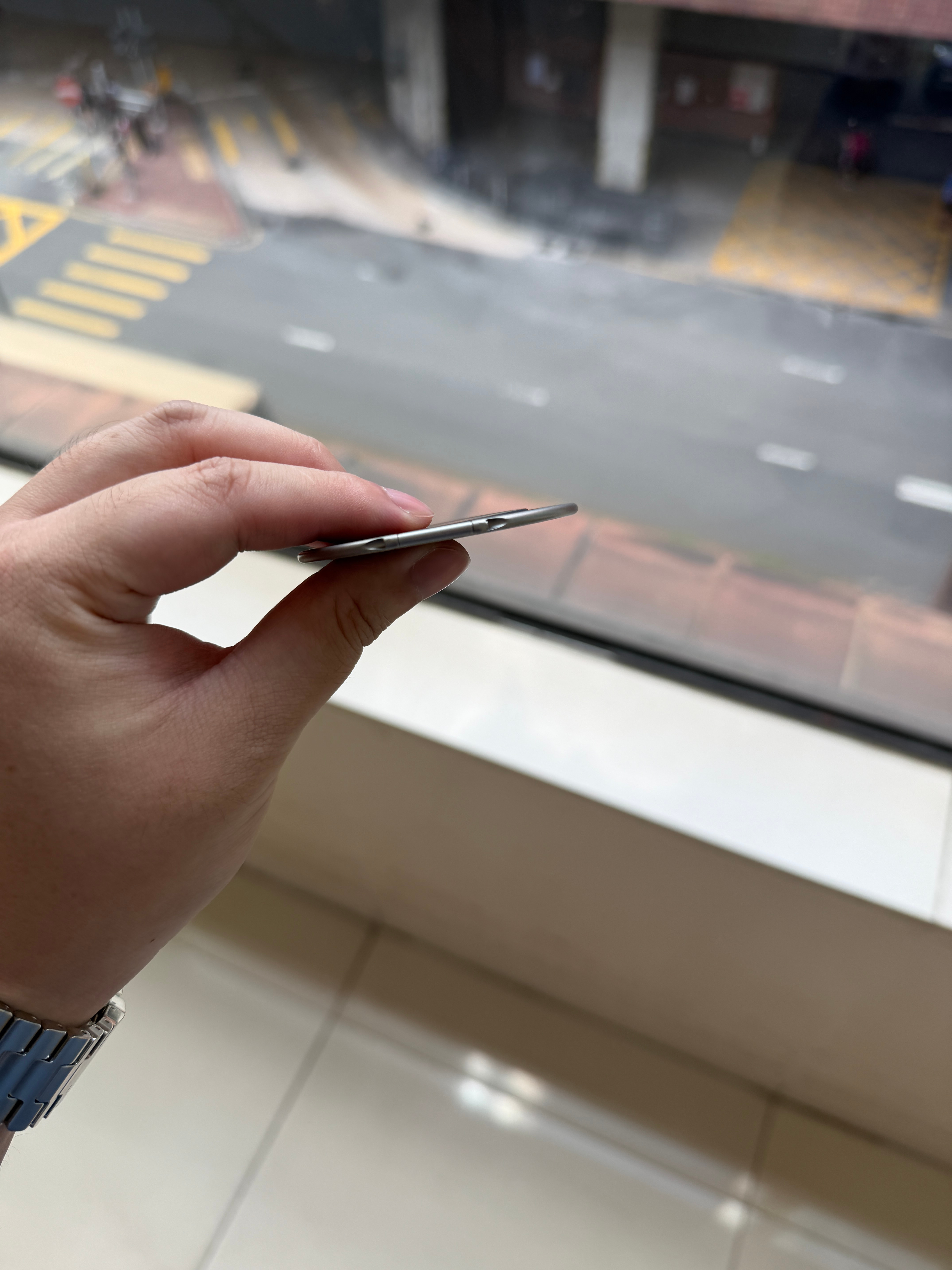 這小東西真薄啊香港比深圳便宜一百多 香港·Apple New Town Plaz