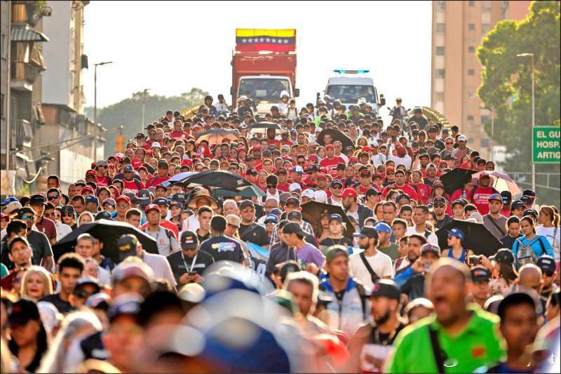 【美军拟扩大打击毒贩行动 或锁定委内瑞拉军港与机场】海外新鲜事 《华尔街日报》1