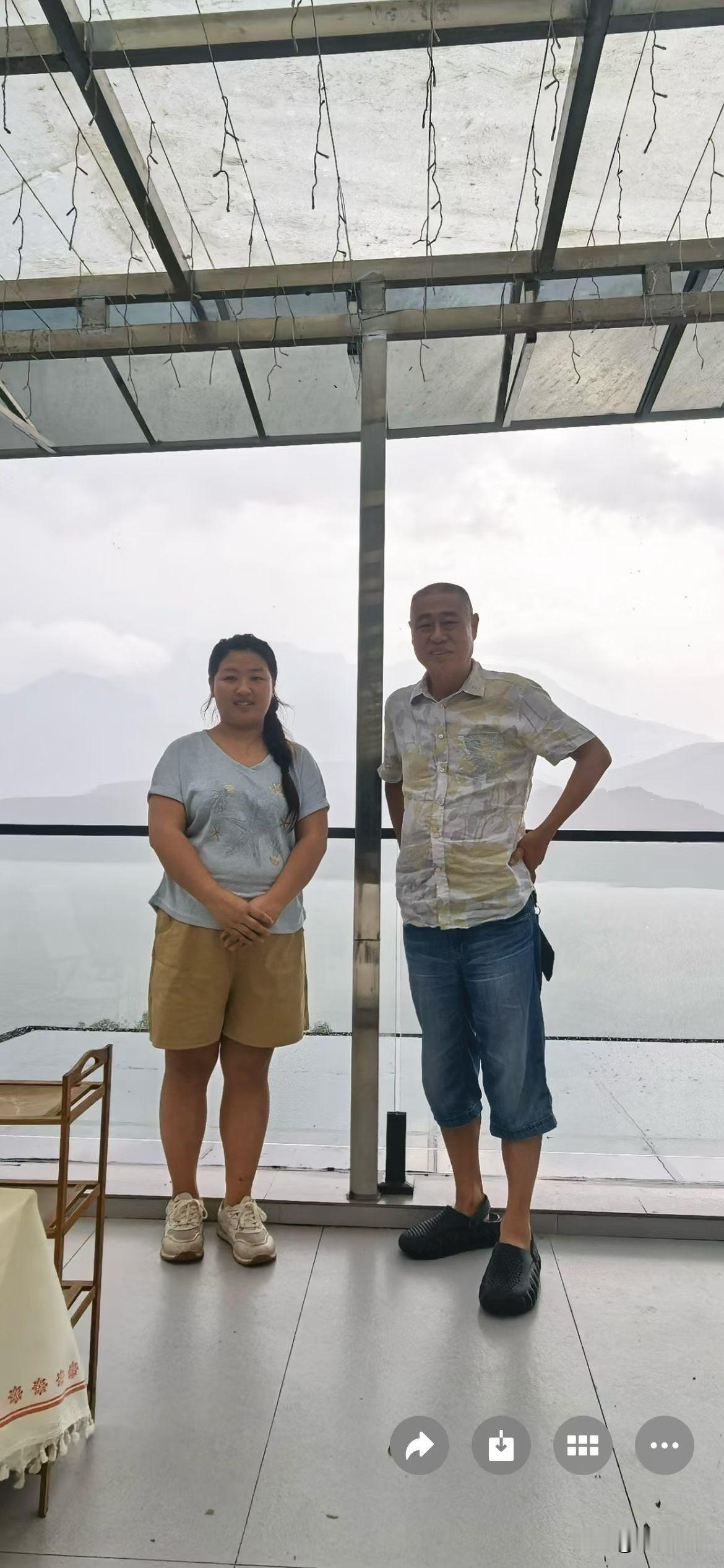走访瓦屋山一一雅女湖民宿女主人｜04湖光山舍徐福燕。        
告别云栖民