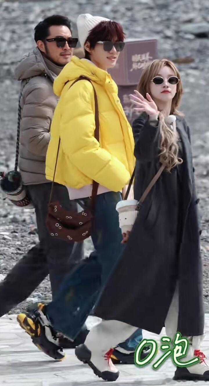 肤色从前往后逐渐加深了找找共同点奔跑吧‖张真源‖宋雨琦‖沙溢‖ ​​​