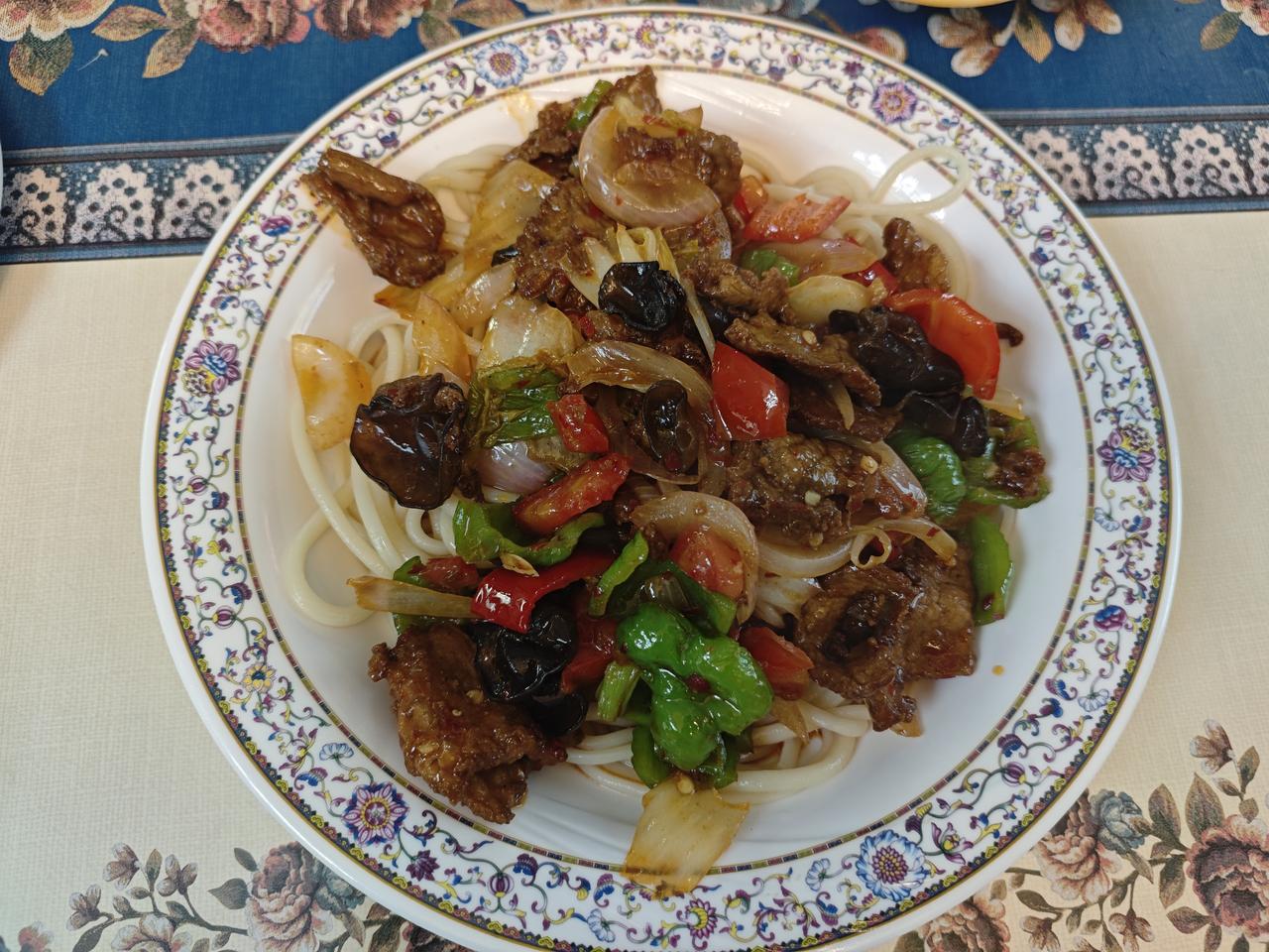值得推广

这次跟团旅游，旅行社安排的团餐还是很理想的！早餐是酒店的自助餐，午餐