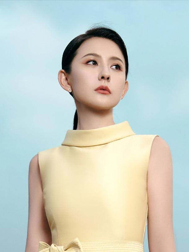 热依扎说：自己不是老天爷赏饭吃的那种演员。

她因饰演《甄嬛传》中的“宁贵人”叶