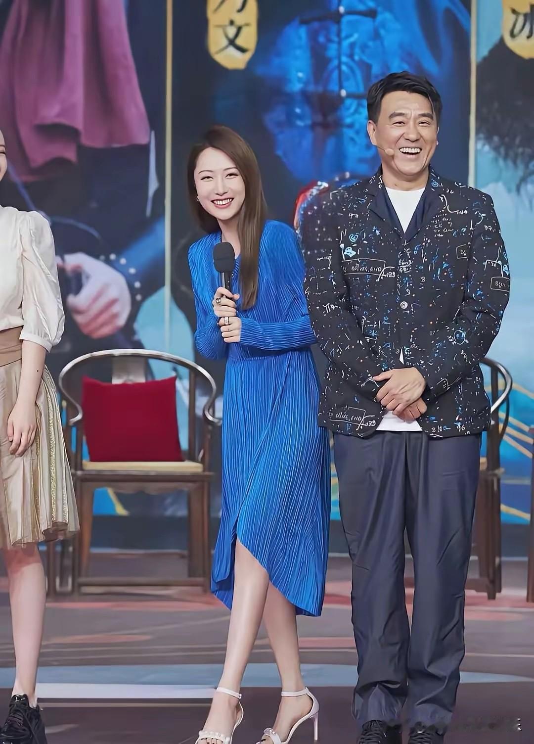 傻柱旁边这个美女看着好眼熟，就是叫不出名字来。