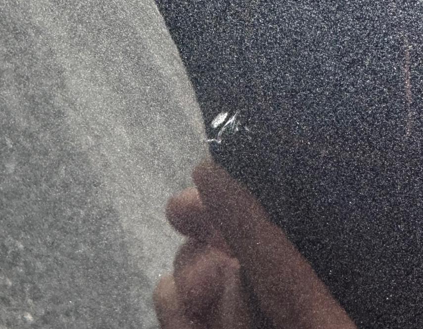 特斯拉被开门杀，没开哨兵模式？

特斯拉遇开门杀没开哨兵模式，这可有点小麻烦。没