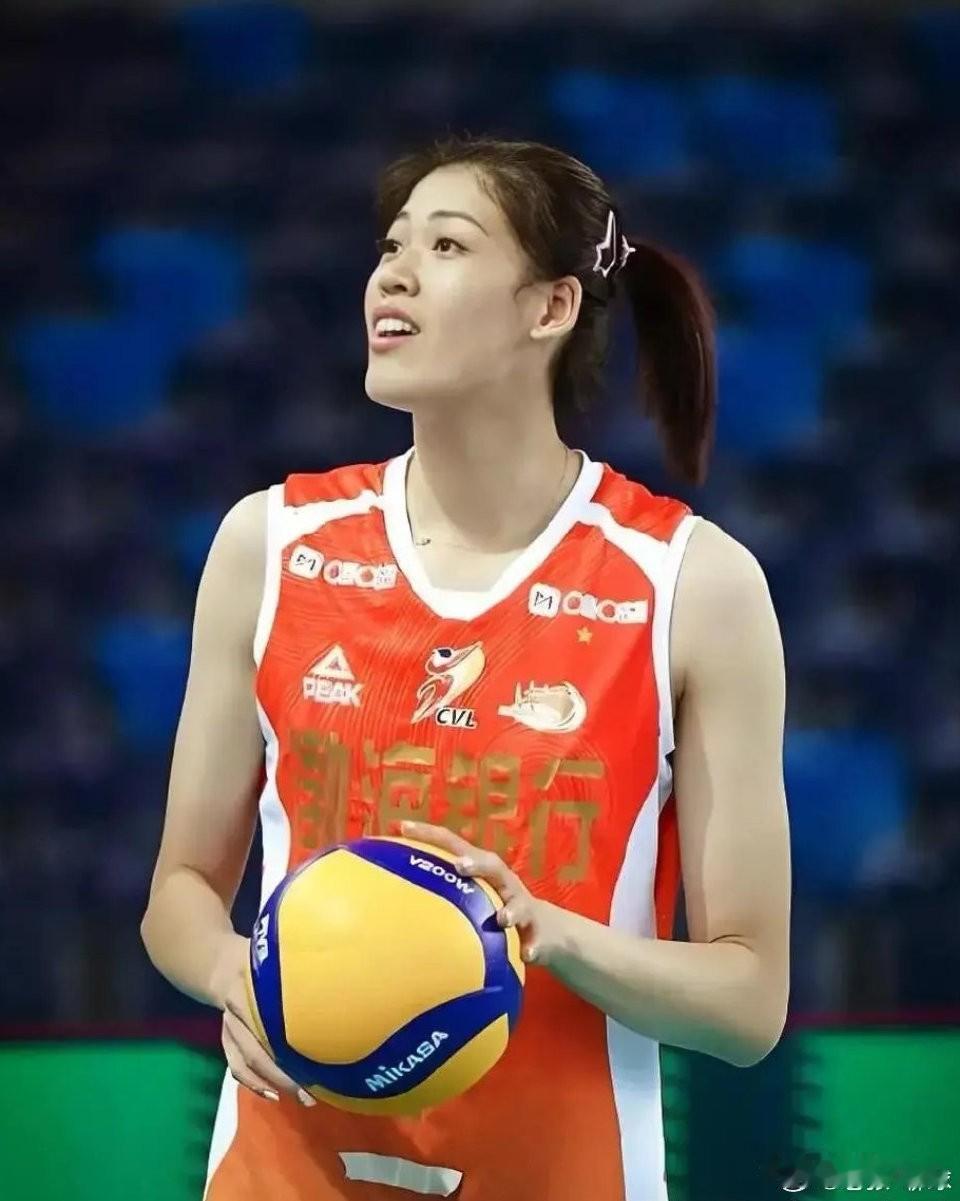 今晚非常想念中国女排队员（李盈莹）
看到女排0比3负于捷克🇨🇿队的时候，不知