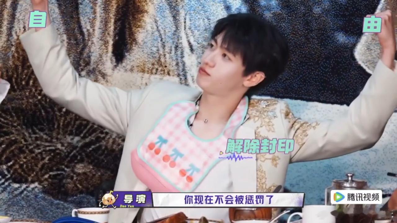 朱志鑫就这个萌 一句软软的“哎呀”“吃饭呀”直接可爱暴击🥺朱志鑫不经意的小撒娇