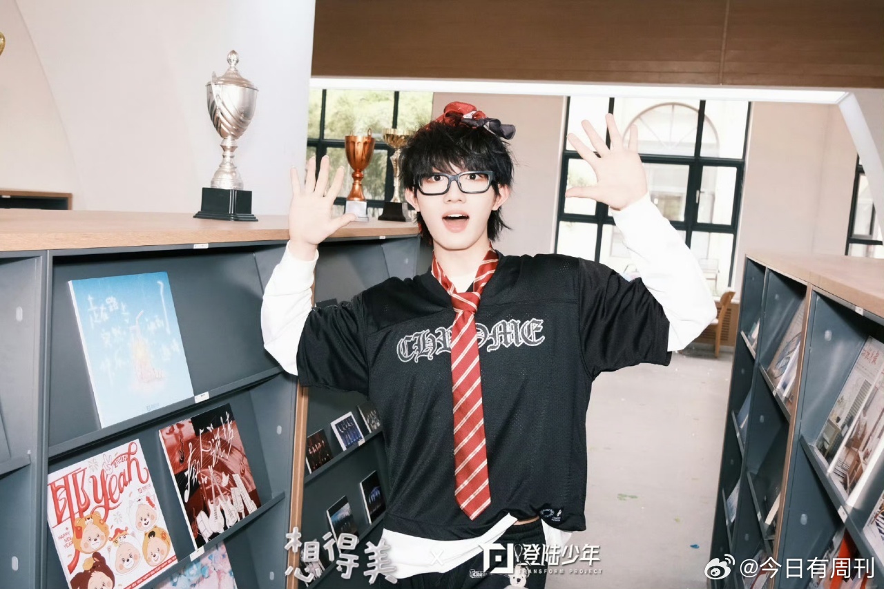 苏新皓苏新皓想得美MVImage苏新皓想得美Image 此男子已经帅翻！ 