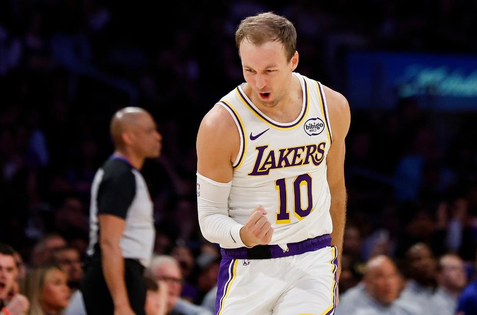 换来一人解决两问题，帮湖人甩掉文森特，还让里夫斯放心离开
佩林卡当湖人经理9年，