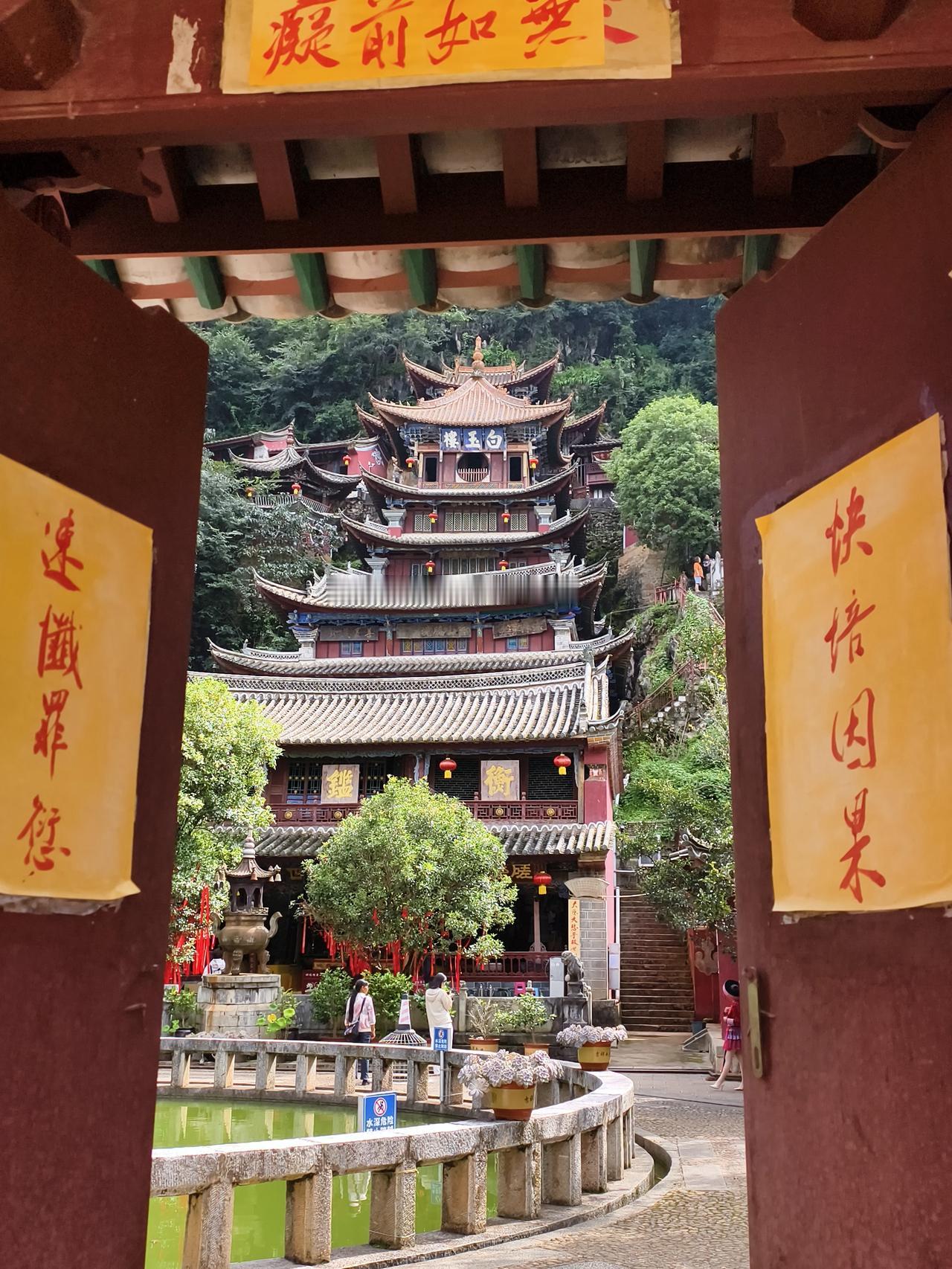 手机照片分享：白玉楼，​位于蒙自鸣鹫镇