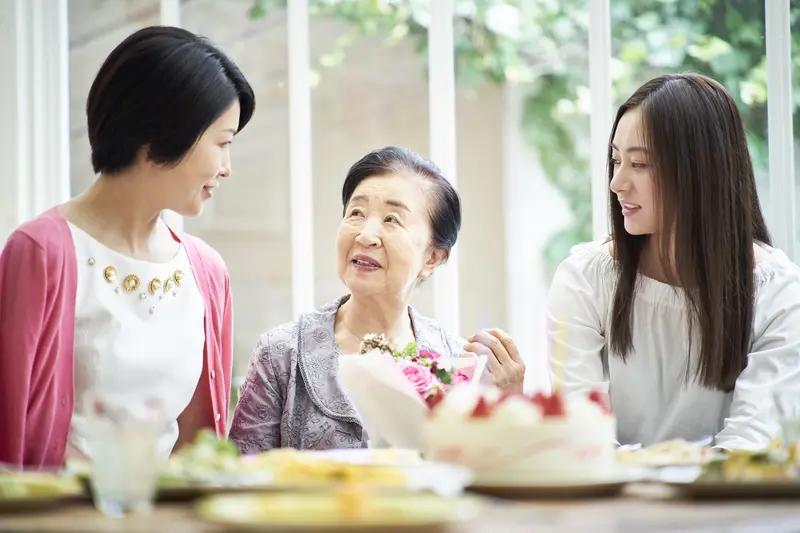 很羡慕谷谷友，母亲的你买单透着深深的母爱，母爱常常出其不意，隐匿于生活的点点滴滴