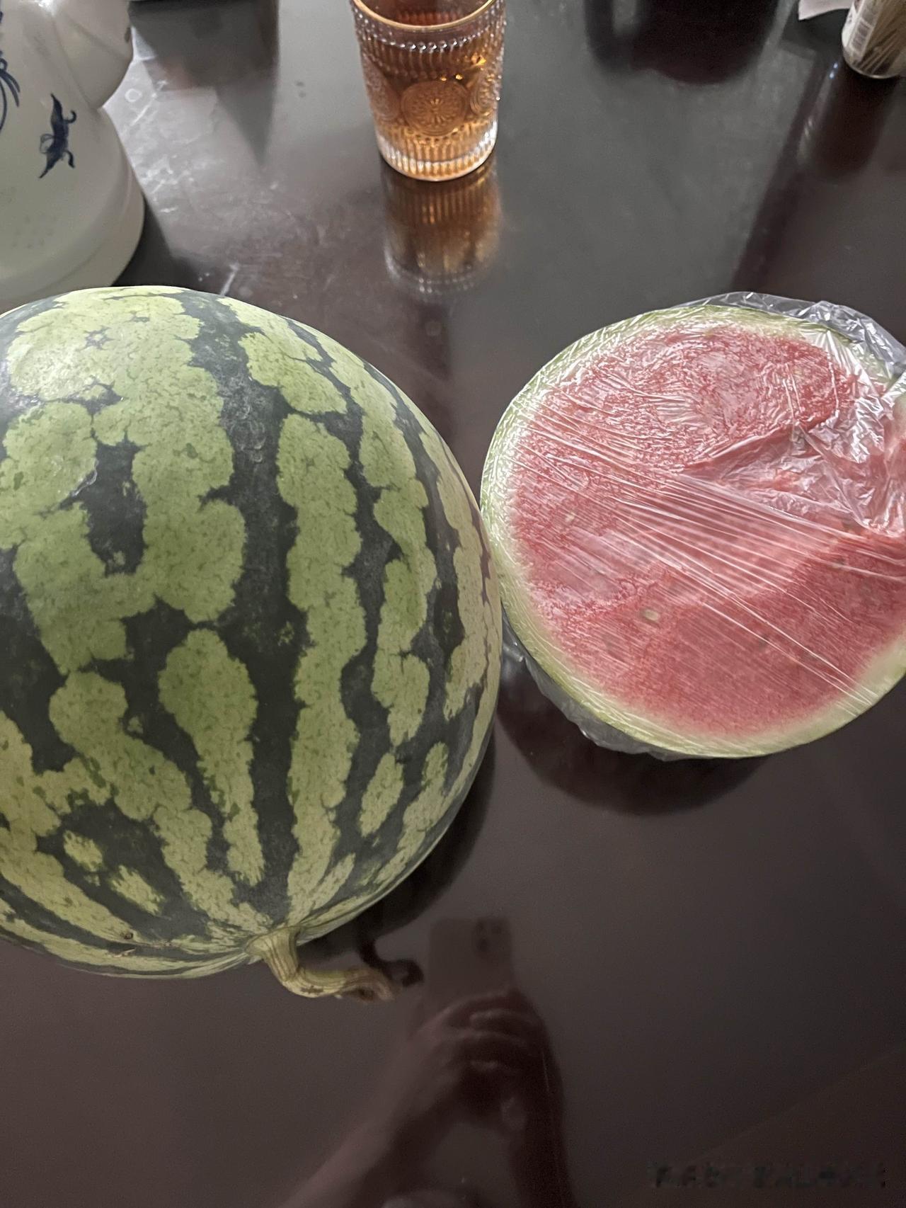 还在睡梦中，开门声惊醒了我，原来是孩爸码长城回来了。这家伙一开口就报怨，冰箱里的