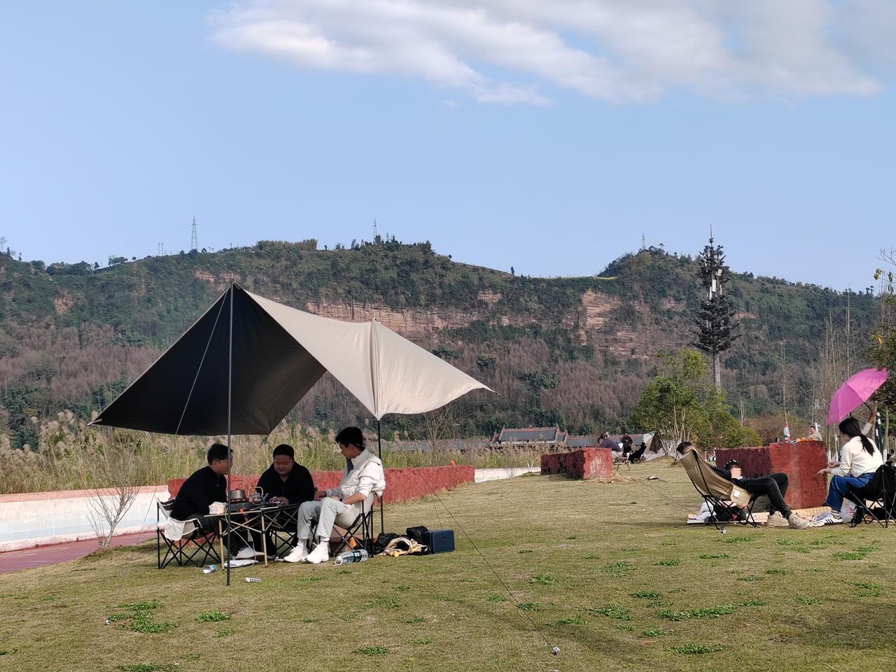 🌤️ 芦山今日天气（2月25日）
 
- 多云转小雨，8~20℃，西风6级，体