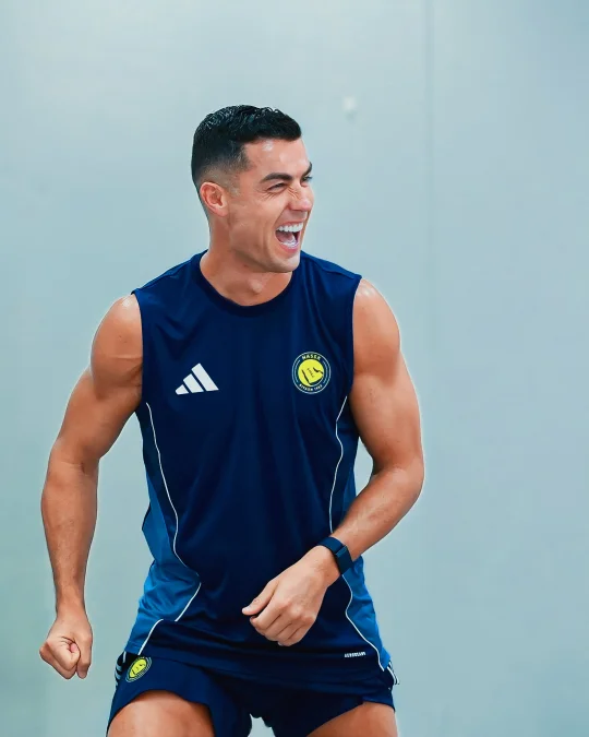 C罗在中国香港训练肉眼可见的开心