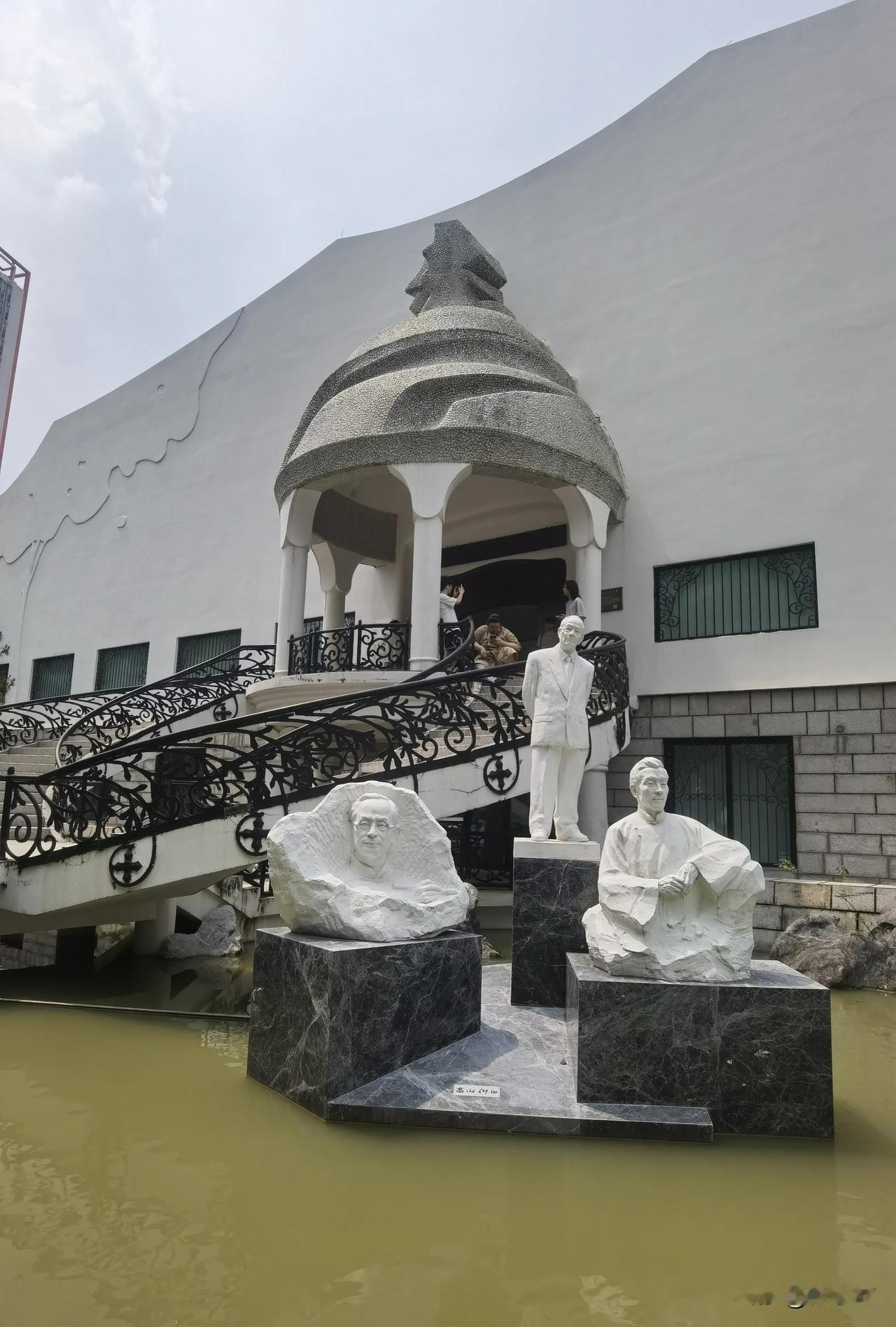 2025广美硕士毕业展，整体技术水平都不错，就是还缺少了什么，应该是思想艺术性，