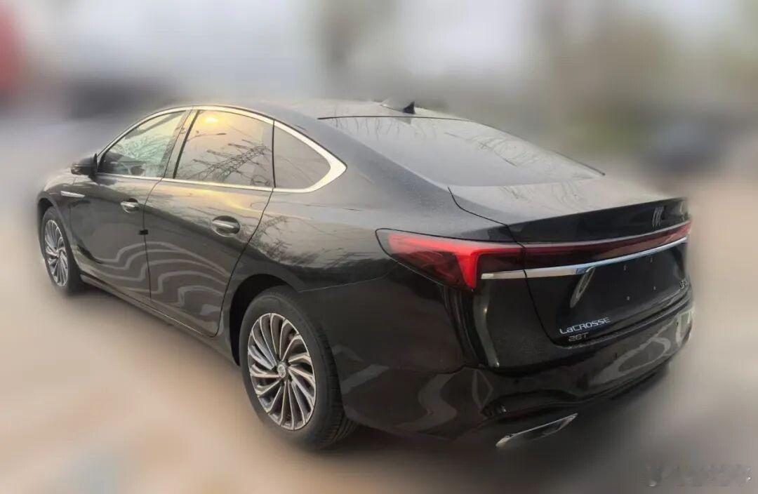 君越销售反馈：1，客户年龄层挺广，20出头的年轻人到50多岁的中年人都有，购车用