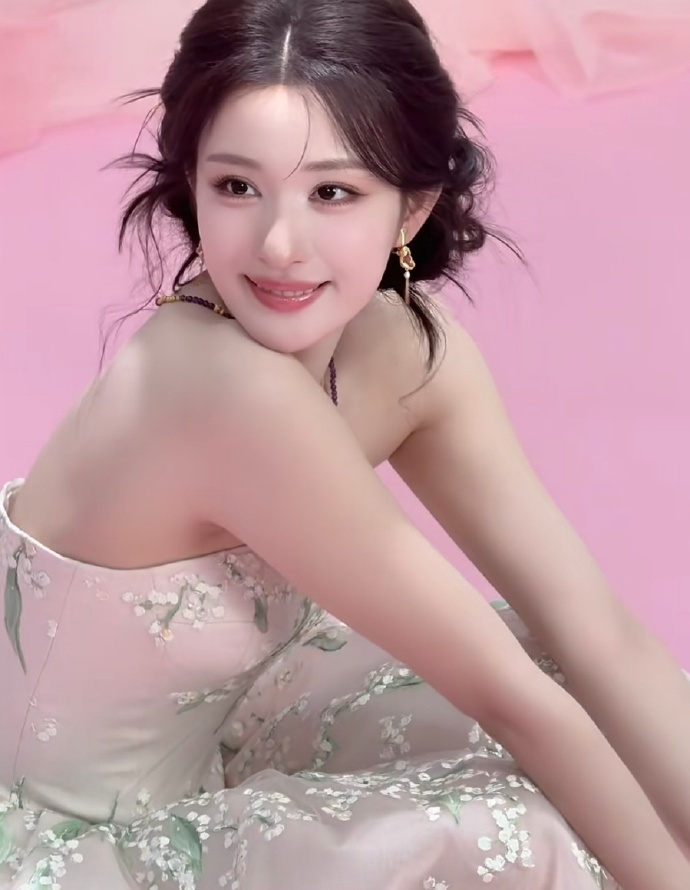 王楚然王楚然花神降临真江南了 现场图来了！王楚然今天真·花神下凡。淡粉繁花，金饰