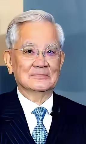 马英九最近在国民党里，动静搞得特别大。对着自己人萧旭岑，又是拍桌子要查账，又是放