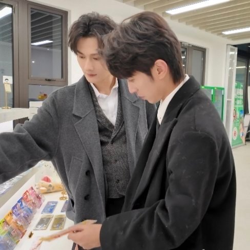 我父大衣是不是掉毛啊我母身上都是此人狗毛！ 