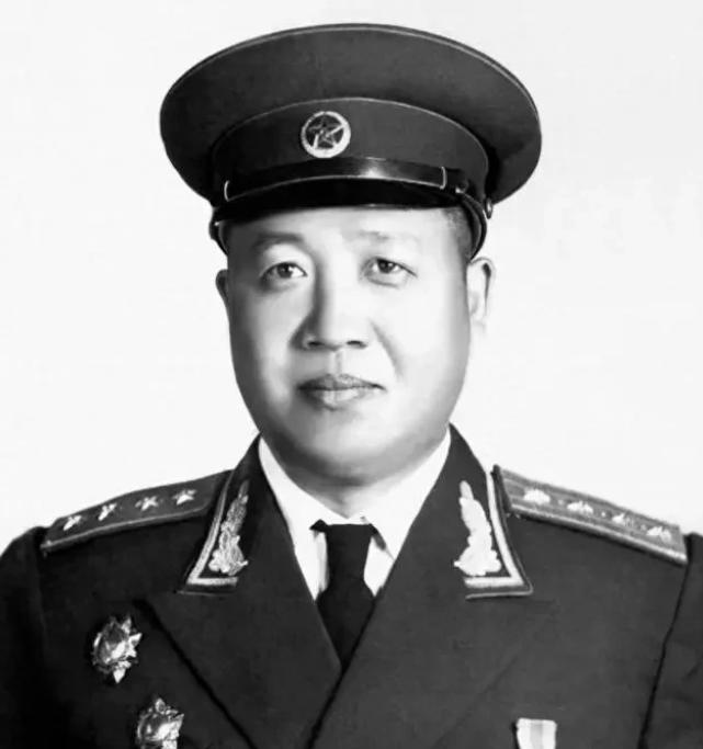 他16岁参军入党，跟随大部队打日寇，败老蒋，因作战勇猛无畏，人送外号范大胆。 朝