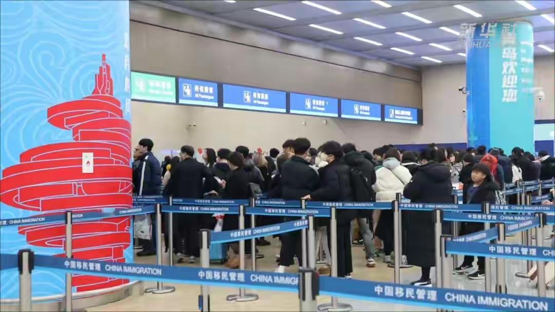 随着新年的钟声逐渐远去，2026年的旅游热潮也迎来了新的高峰。近期，山东口岸迎来