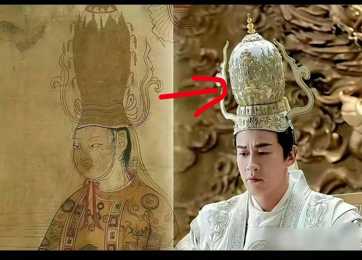 当年看到电视剧里这个茶壶头冠惊呆了，现在才知道原来是真实的。 