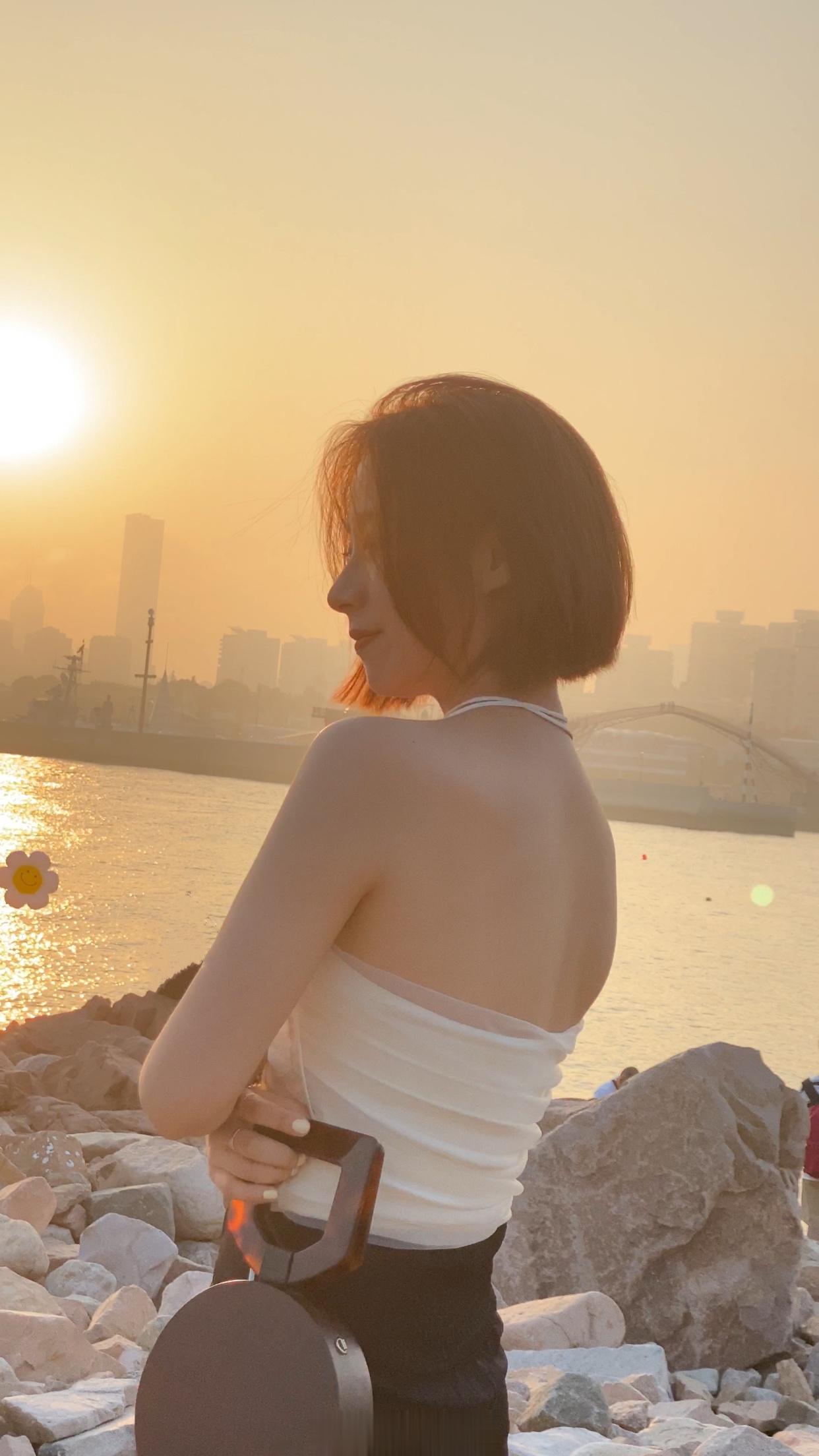 赶在夕阳落日时分拍一组手机写真，全部出自俺老妈之手[偷乐] ​​​