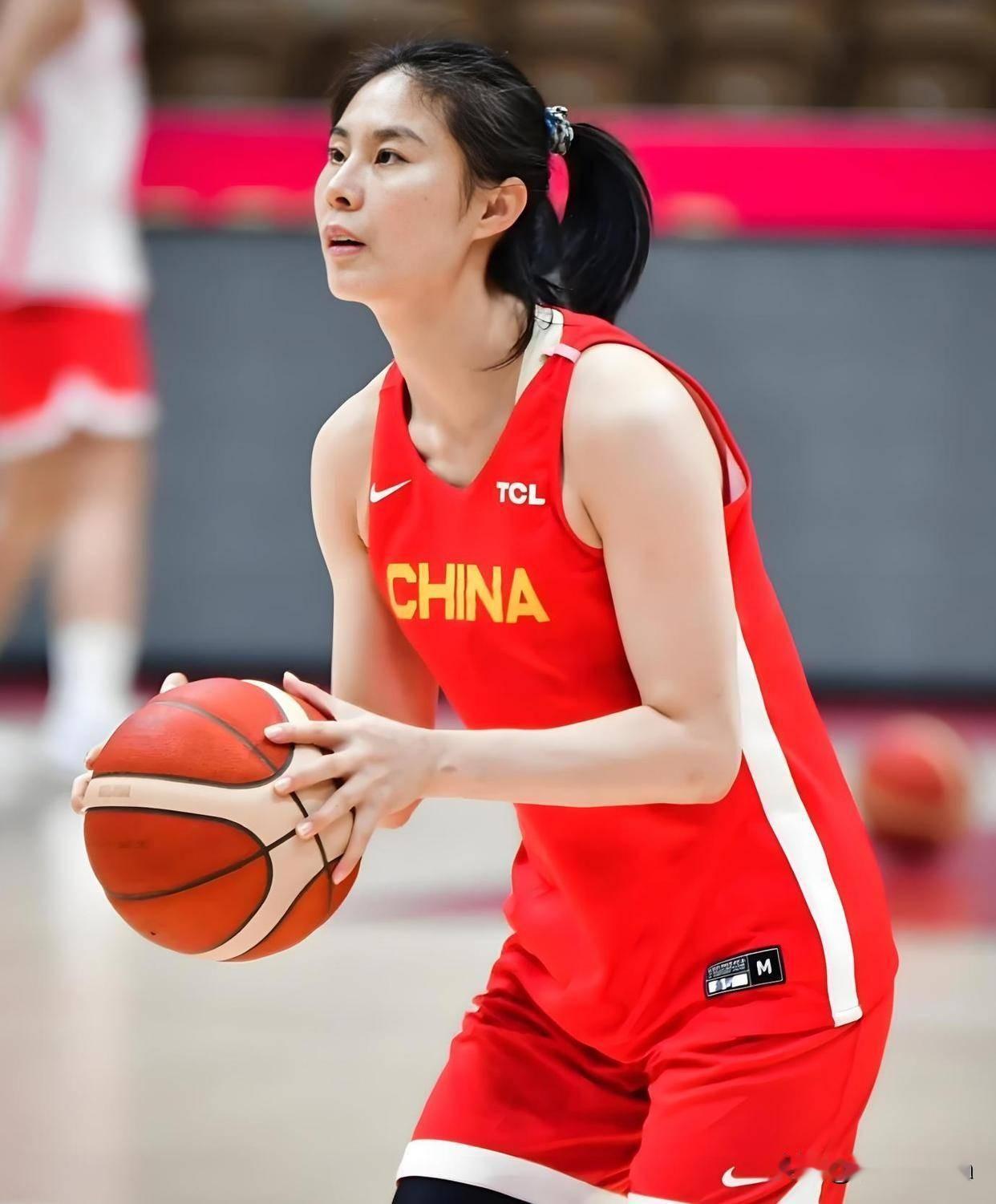 最后3.4秒，王思雨两罚全中，中国女篮绝杀东道主。
在2022年女篮世界杯半决赛